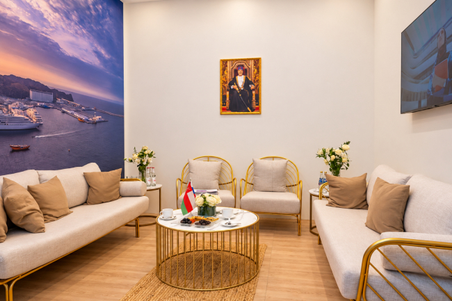 Кресло REGAL GOLD серого цвета в аренду