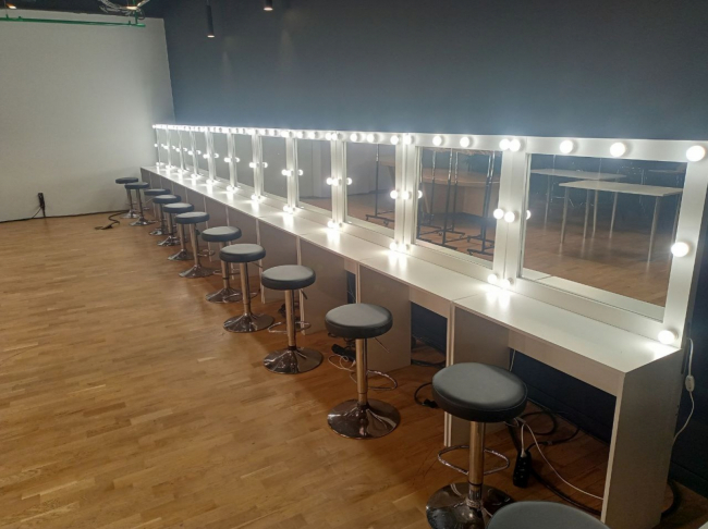 Гримерный стол Beauty белого цвета в аренду