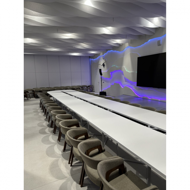 Стол CONNECT Oval переговорный 995х170 белого цвета в аренду