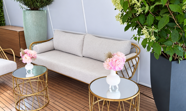 Трехместный диван SEATER SOFA серого цвета в аренду